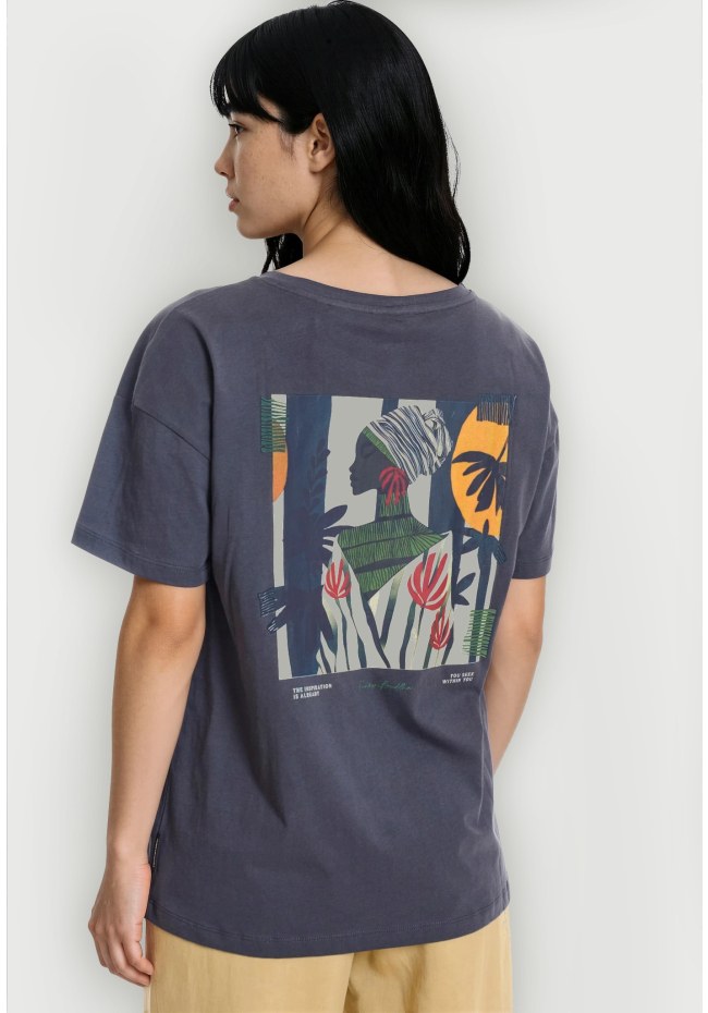 Loose fit t-shirt with artwork print on the back
