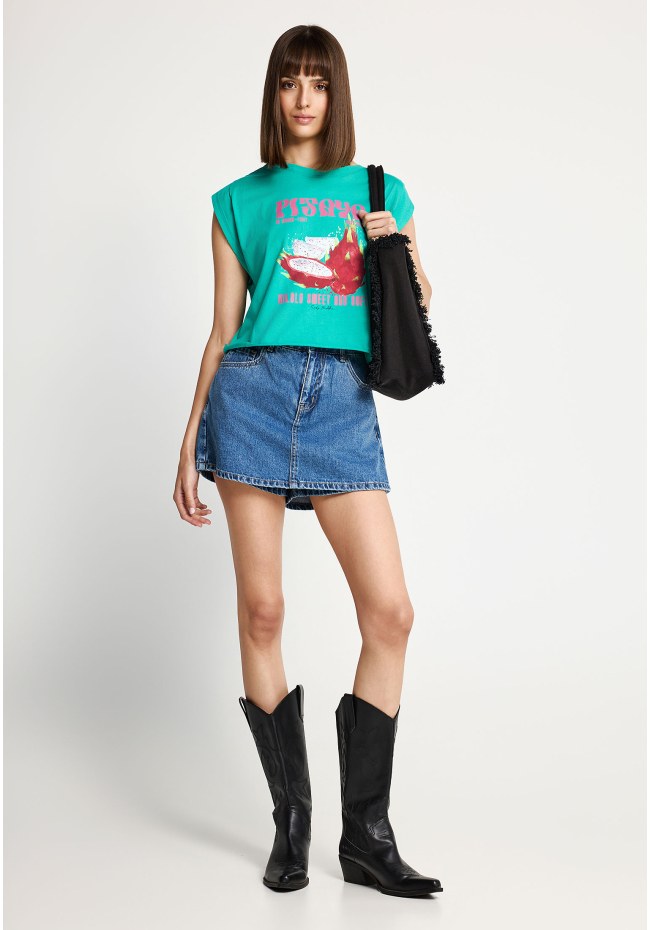 Women's sleeveless t-shirt made of organic cotton