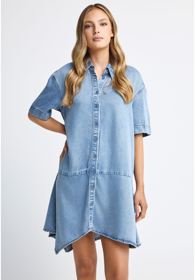 Γυναικείο relaxed denim φόρεμα με ασύμμετρο τελειώμα