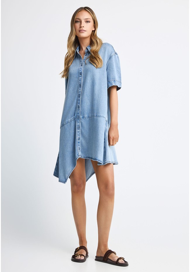 Γυναικείο relaxed denim φόρεμα με ασύμμετρο τελειώμα