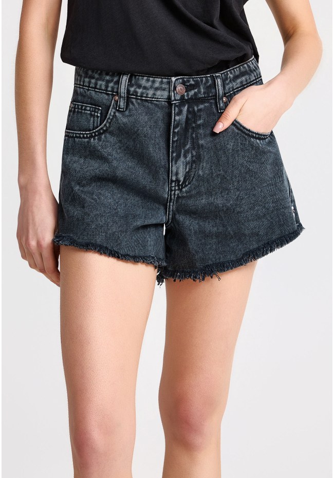 Low-rise denim shorts