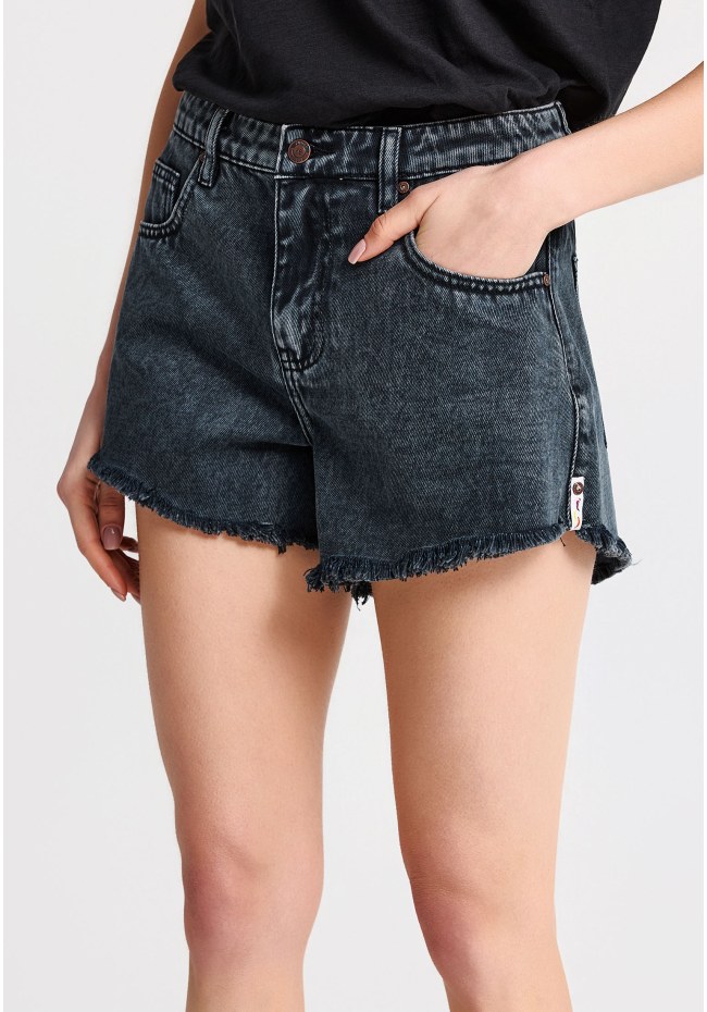 Low-rise denim shorts