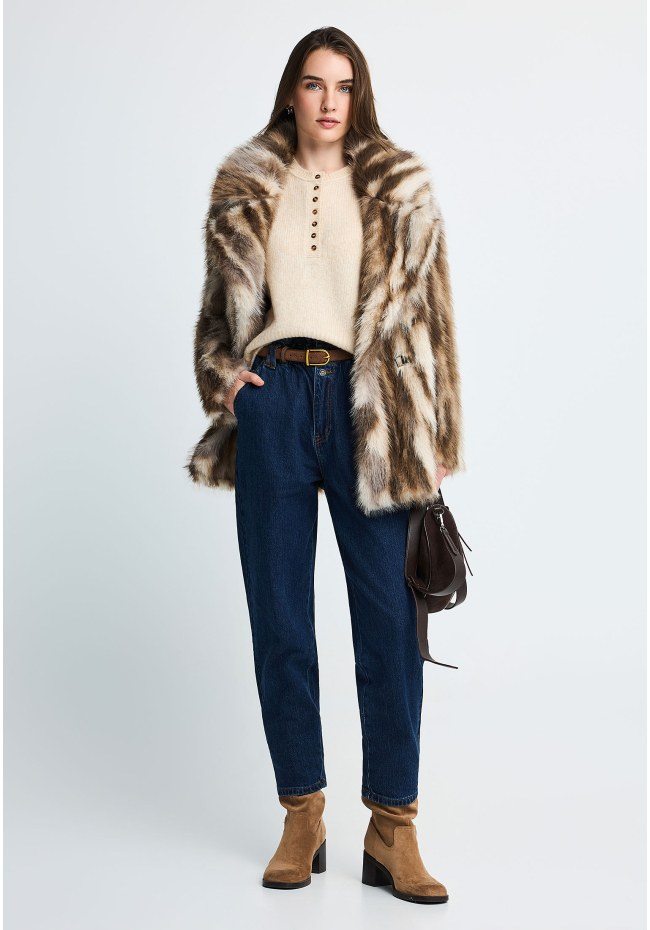 Women's baggy fit jeans with paperbag waist