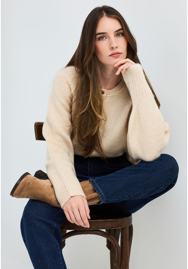Women's baggy fit jeans with paperbag waist