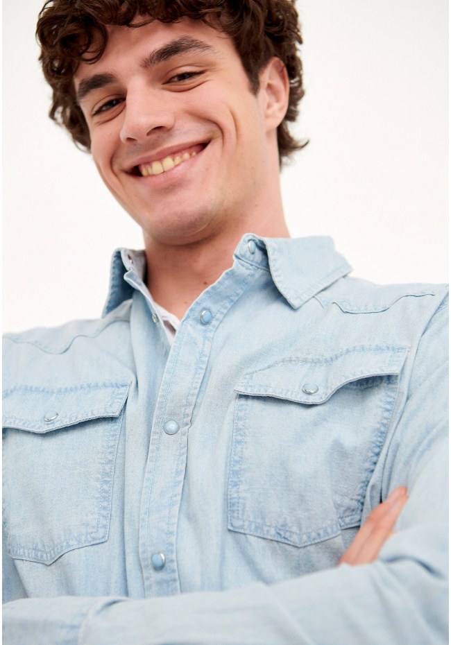Denim shirt with front pockets