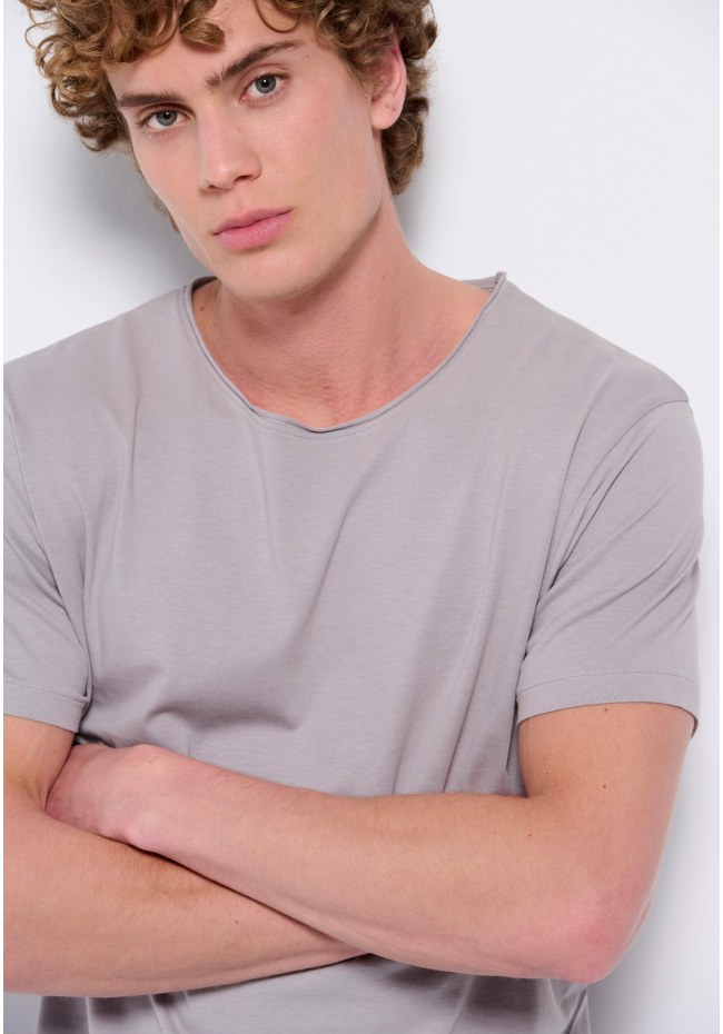 Loose fit t-shirt με raw cut λαιμόκοψη