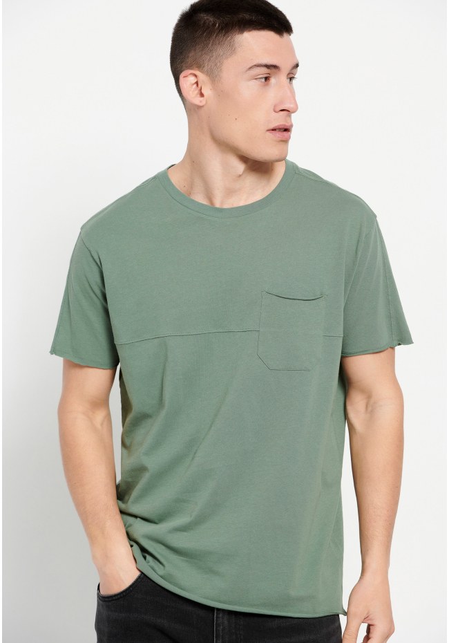 Loose fit t-shirt with raw edges