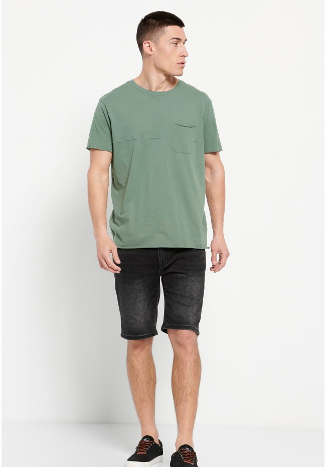 Loose fit t-shirt with raw edges