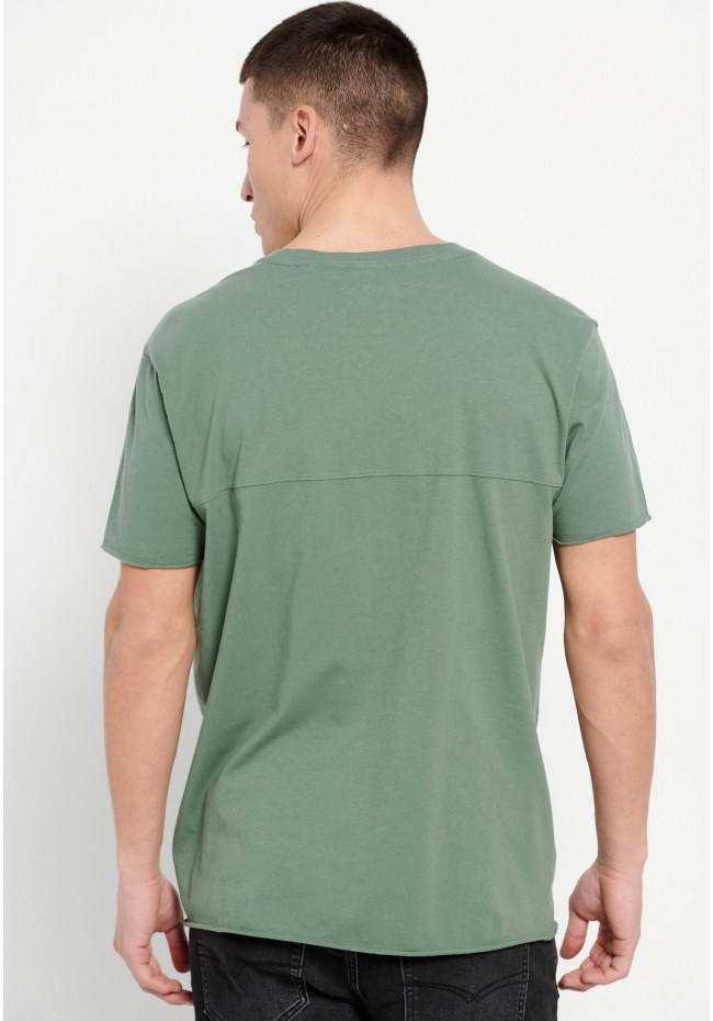 Loose fit t-shirt with raw edges