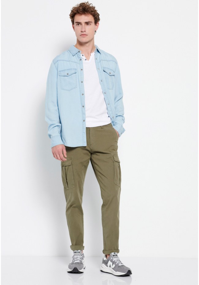 Garment dyed cargo παντελόνι σε ζακάρ ύφασμα