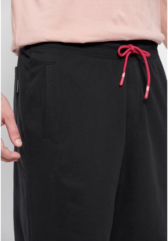 Essential jogger shorts with branded print