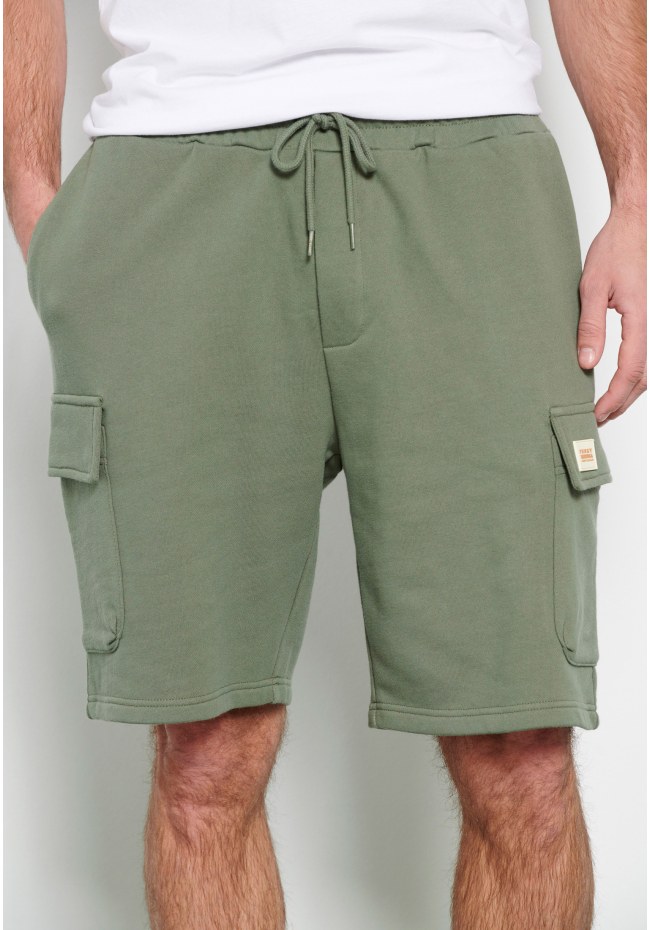 Jogger shorts with cargo pockets