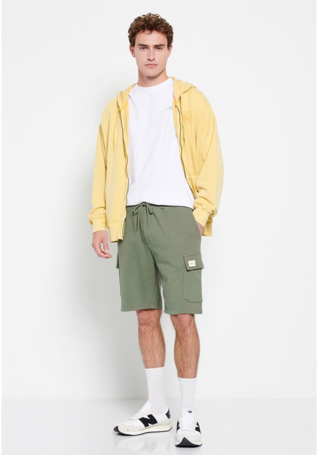 Jogger shorts with cargo pockets