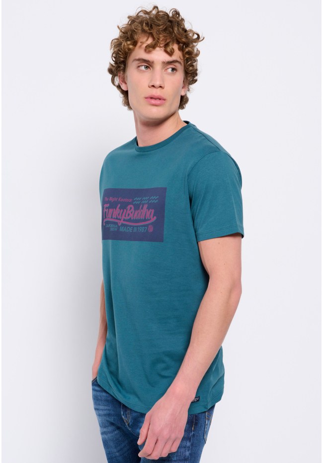 T-shirt με τύπωμα στο στήθος