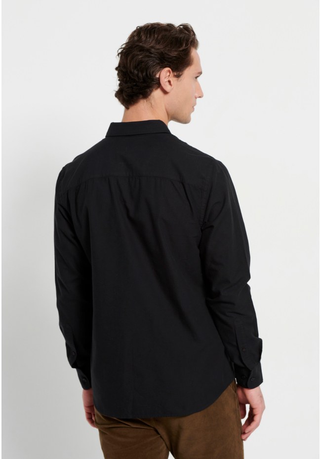 Essential shirt with embroidered logo