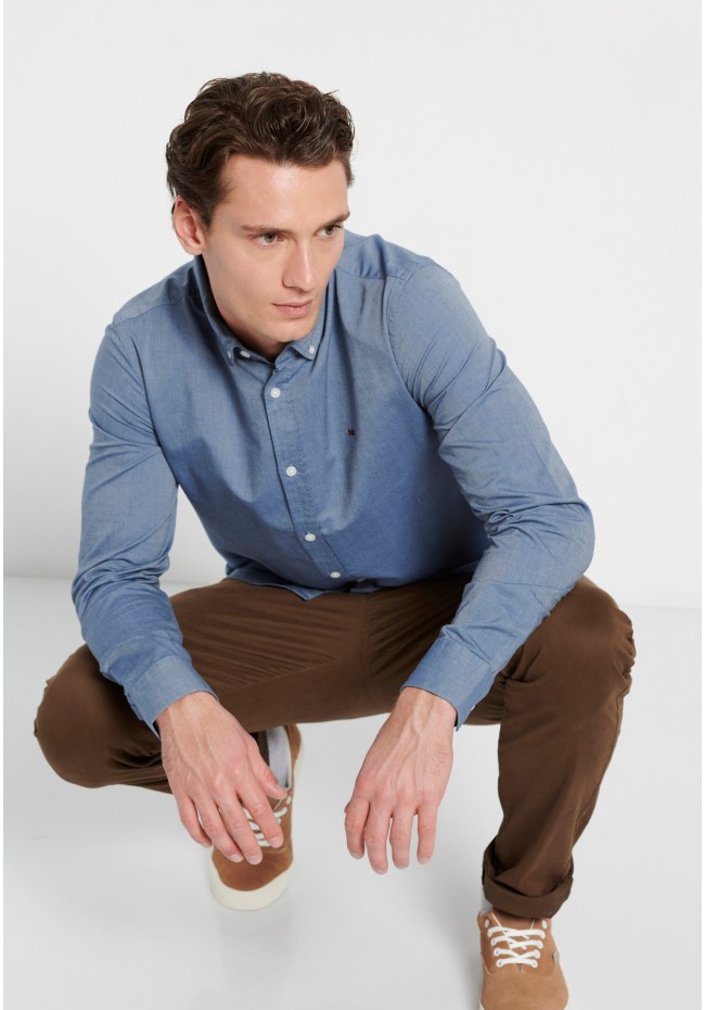 Essential shirt with embroidered logo