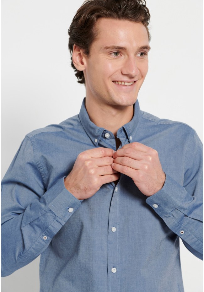 Essential shirt with embroidered logo