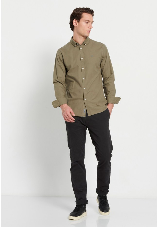 Essential shirt with embroidered logo
