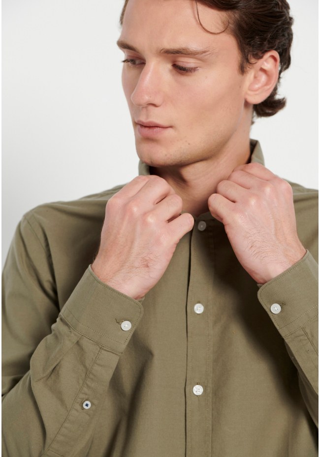 Essential shirt with embroidered logo