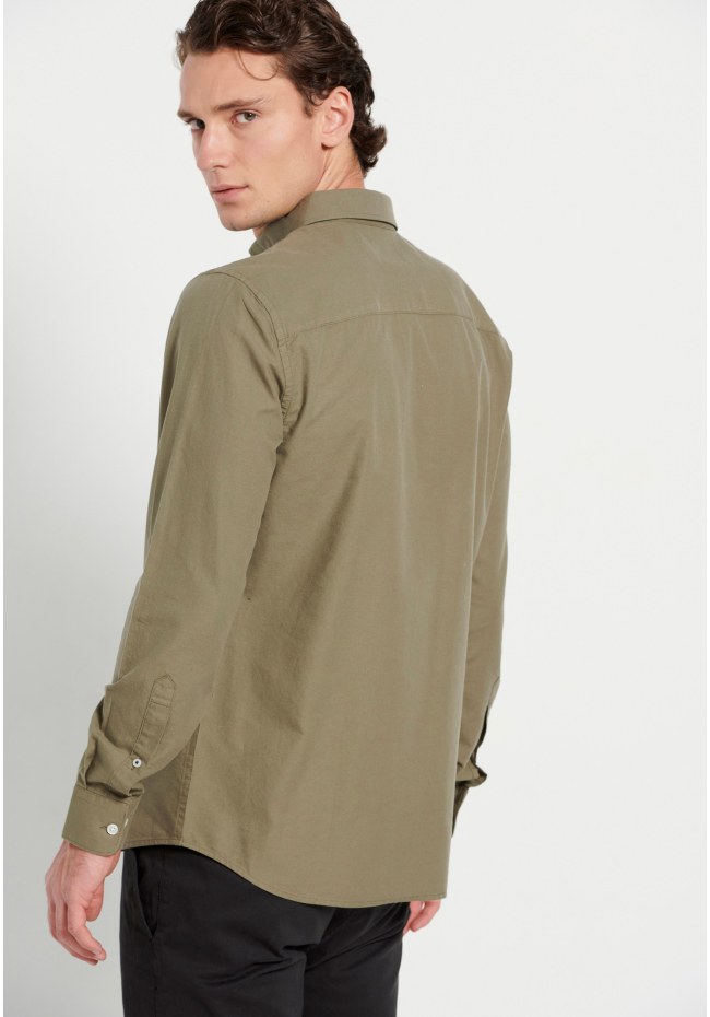 Essential shirt with embroidered logo