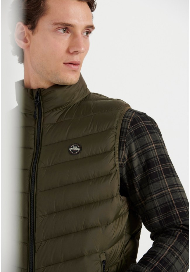 Light padded vest jacket