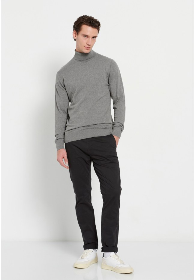 Essential men's turtle neck sweater