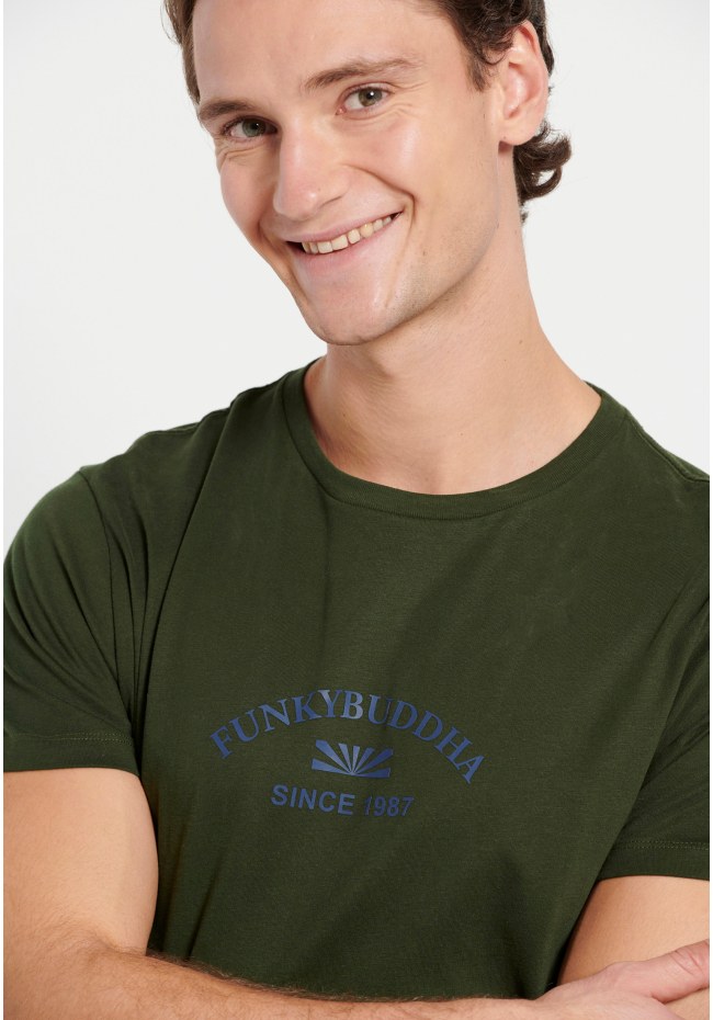 T-shirt με τύπωμα στο στήθος