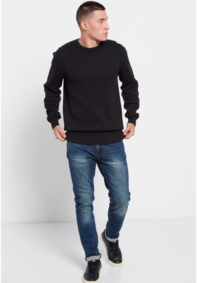 Relaxed fit crew neck sweater with 3D knit pattern