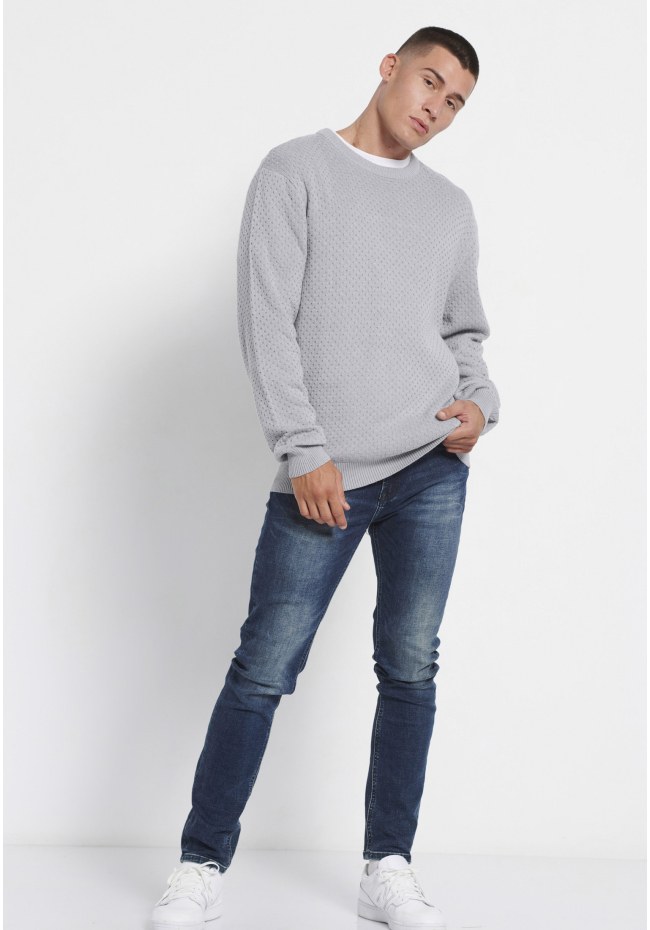 Relaxed fit crew neck sweater with 3D knit pattern