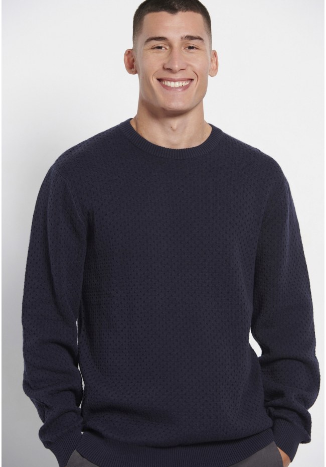 Relaxed fit crew neck sweater with 3D knit pattern