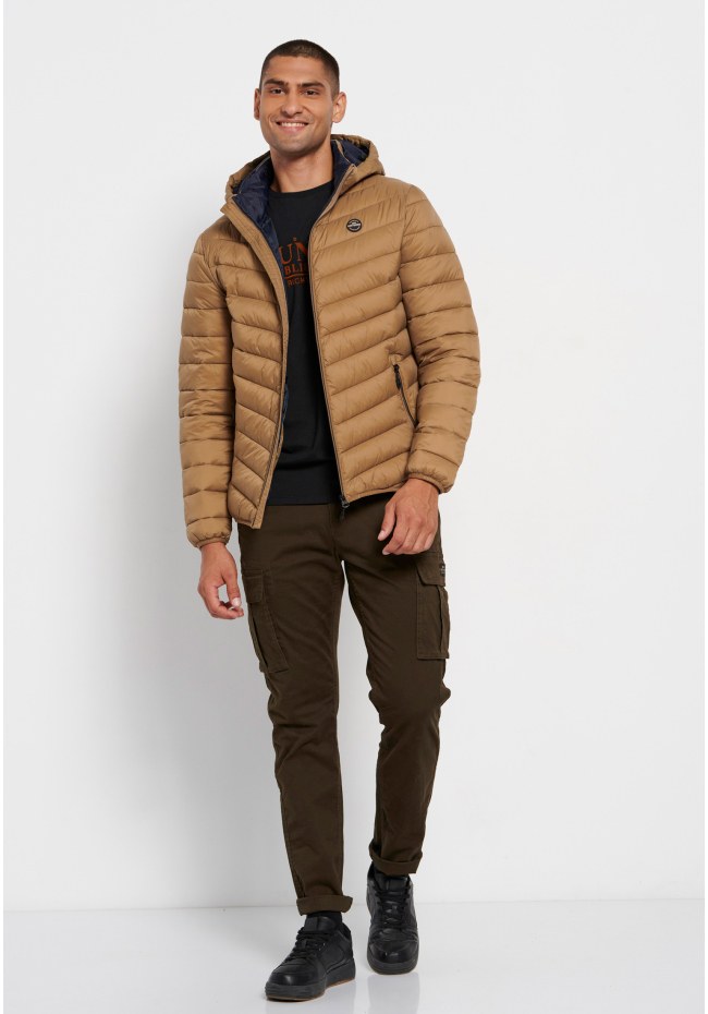 Traveller jacket with detachable hood