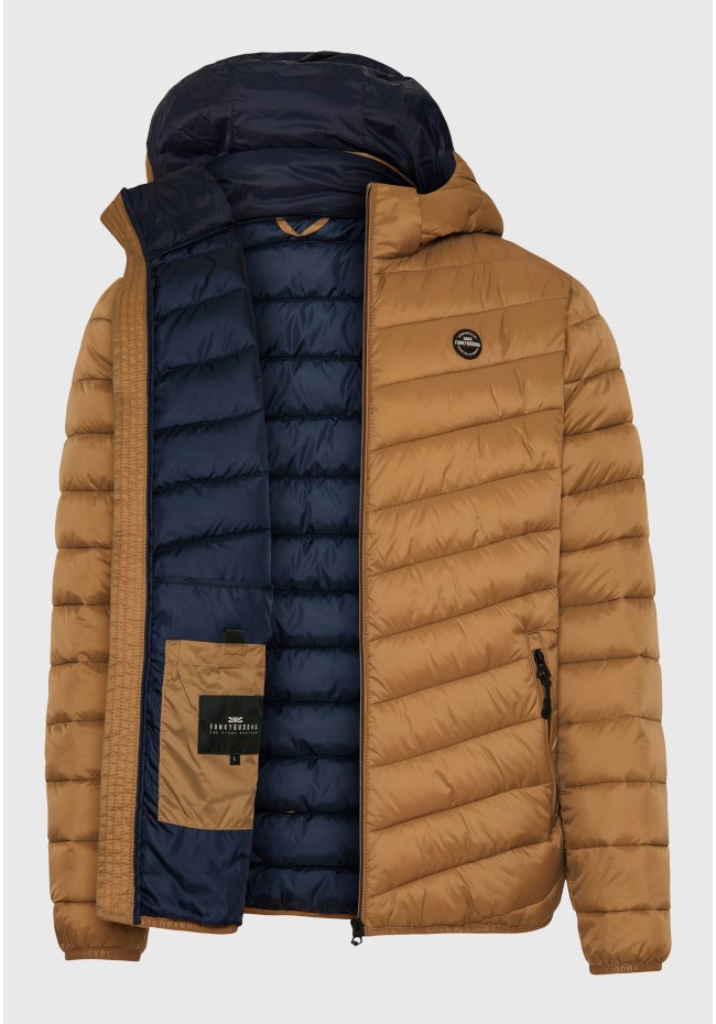 Traveller jacket with detachable hood