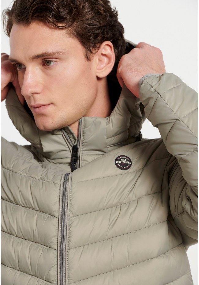 Traveller jacket with detachable hood