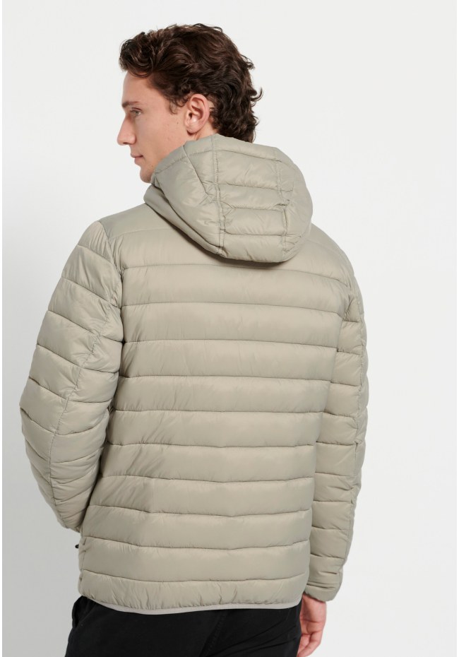 Traveller jacket with detachable hood