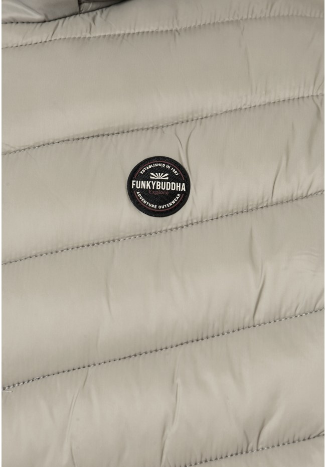 Traveller jacket with detachable hood