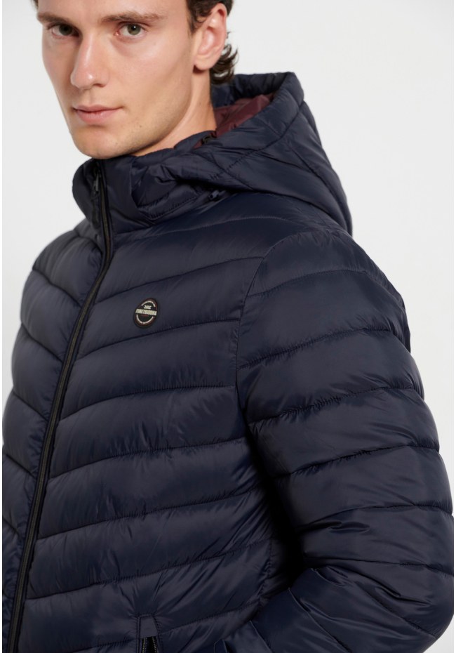 Traveller jacket with detachable hood