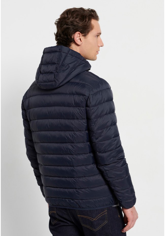 Traveller jacket with detachable hood