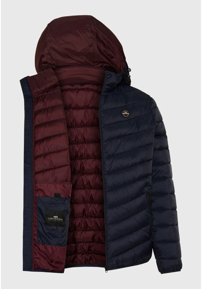 Traveller jacket with detachable hood