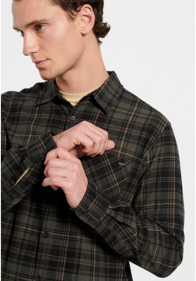 Flannel plaid shirt with pocket