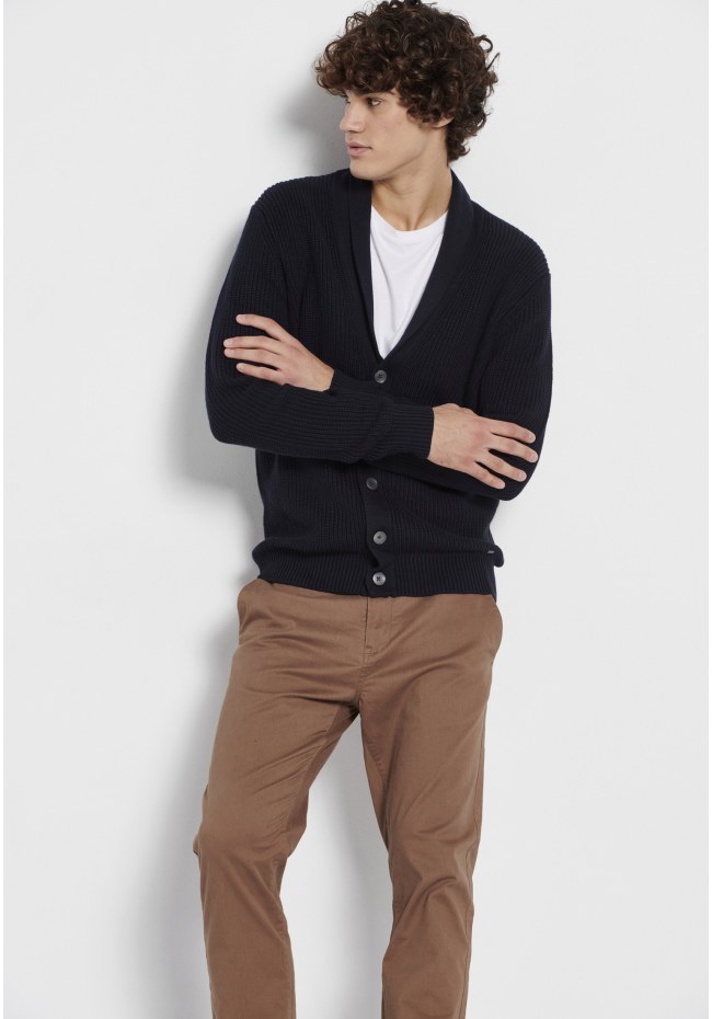Μen's knitted cardigan with buttons