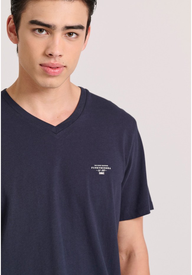 V-neck t-shirt with chest logo