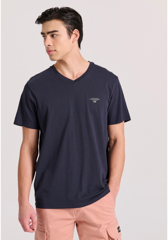 V-neck t-shirt with chest logo