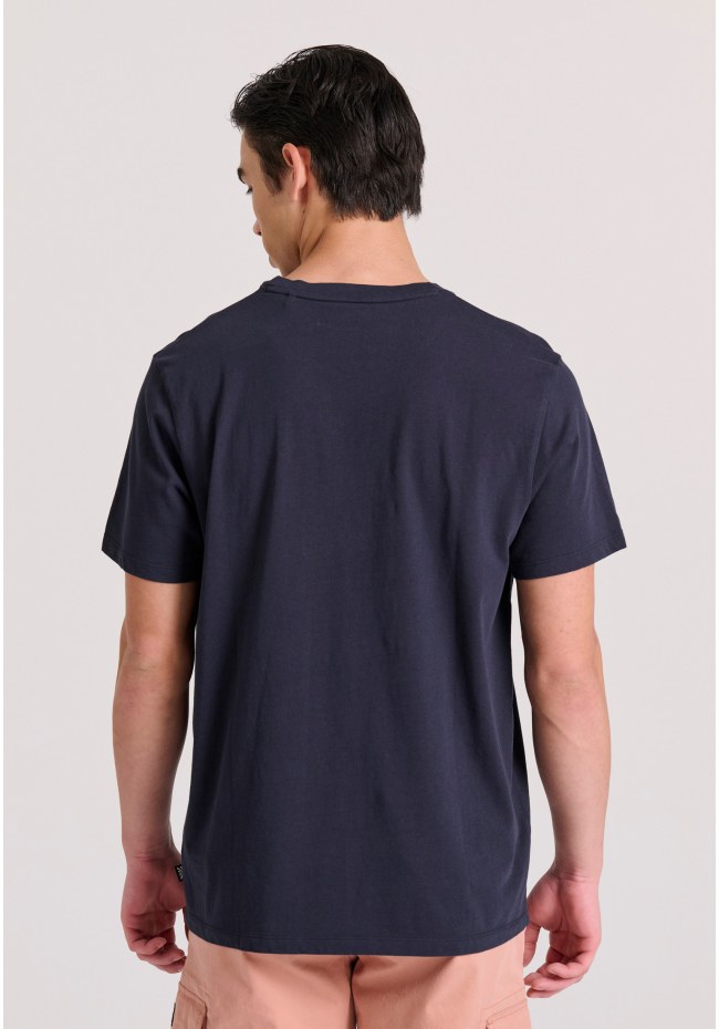 V-neck t-shirt with chest logo