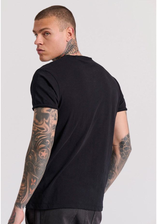 Essential t-shirt with henley neck and raw cuts