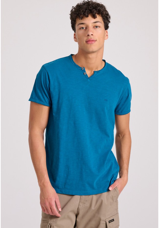 T-shirt με λαιμό henley και raw cuts - The essentials