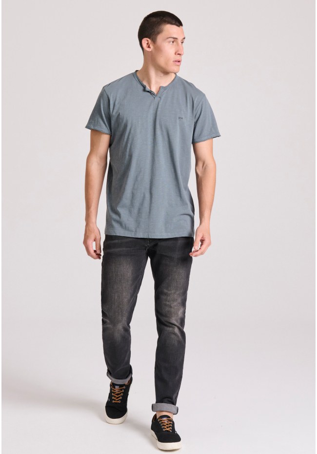 T-shirt με λαιμό henley και raw cuts - The essentials