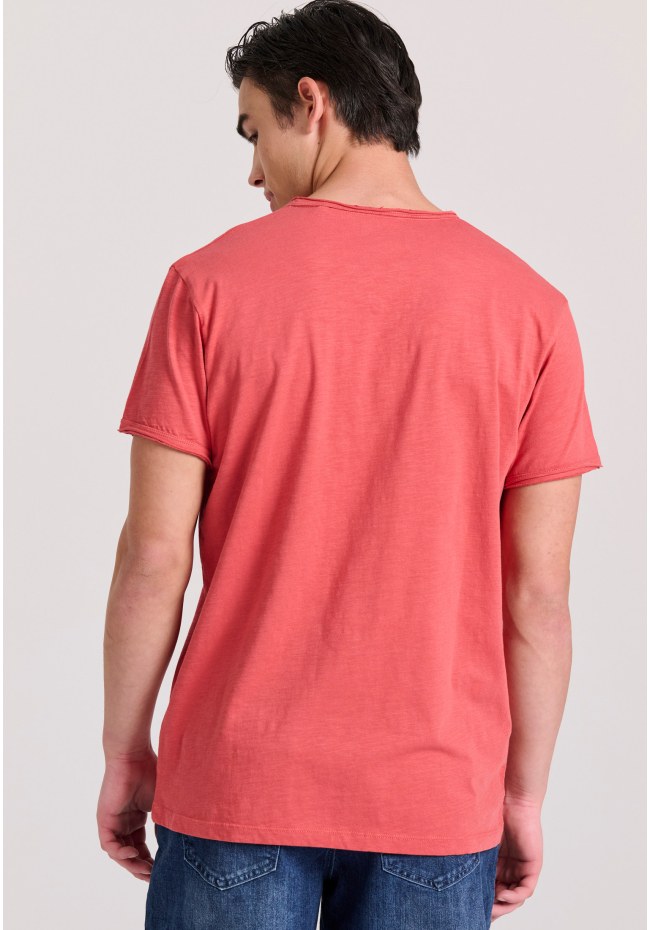 T-shirt με λαιμό henley και raw cuts - The essentials