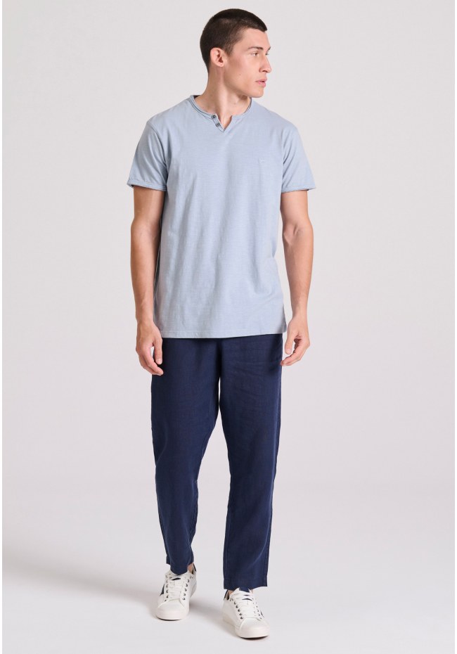 T-shirt με λαιμό henley και raw cuts - The essentials