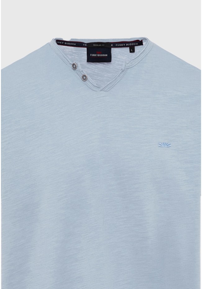 T-shirt με λαιμό henley και raw cuts - The essentials