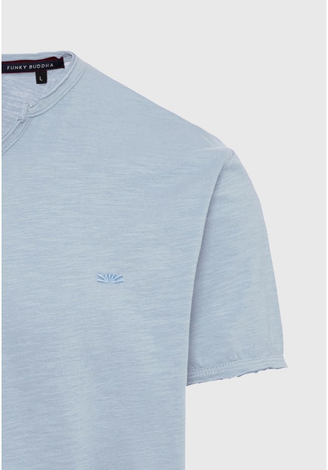 T-shirt με λαιμό henley και raw cuts - The essentials